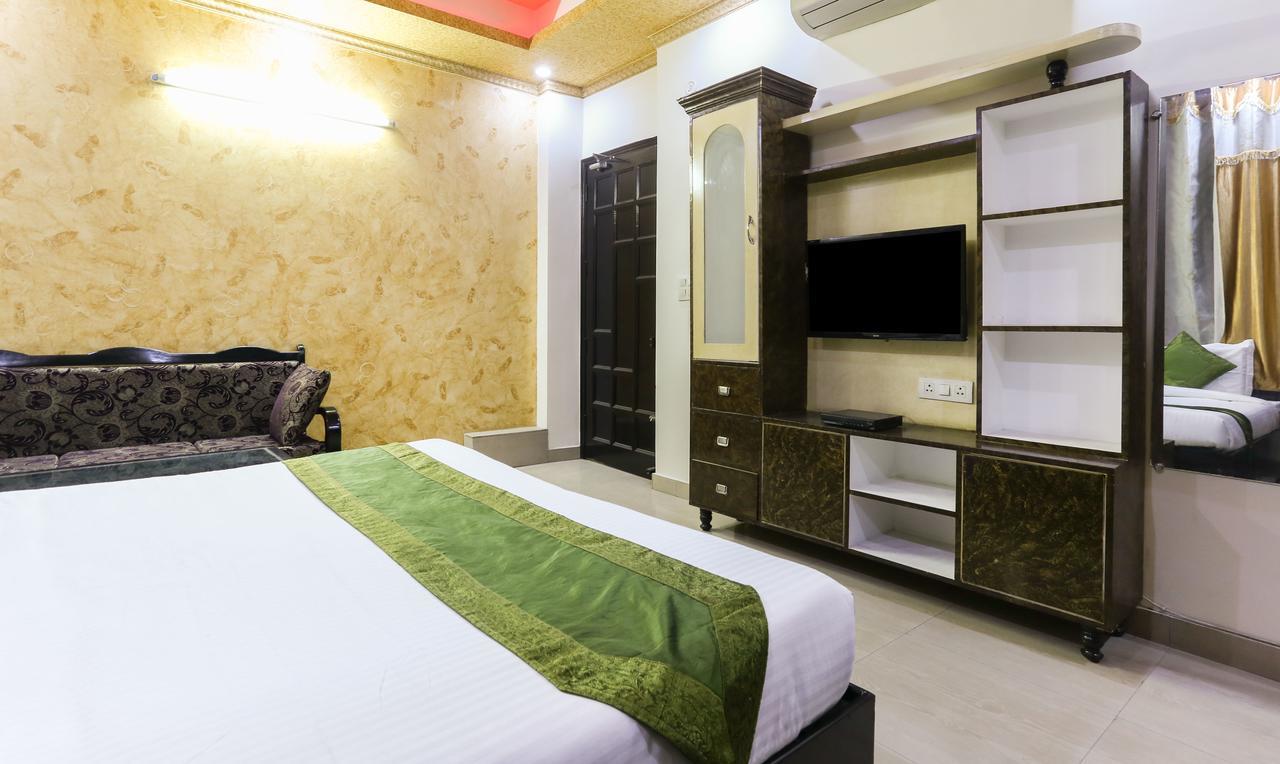 Treebo Trip Sswag 18 Expressway Hotel Noida Exterior photo