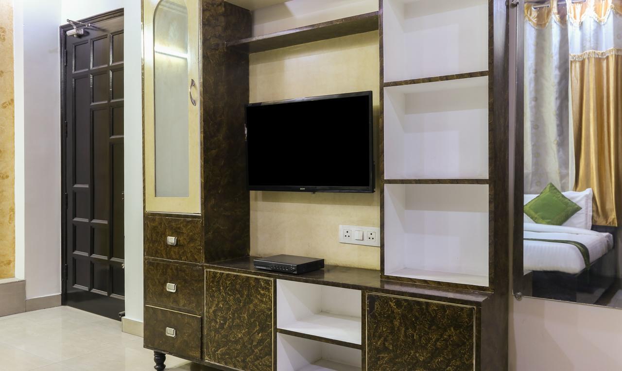Treebo Trip Sswag 18 Expressway Hotel Noida Exterior photo