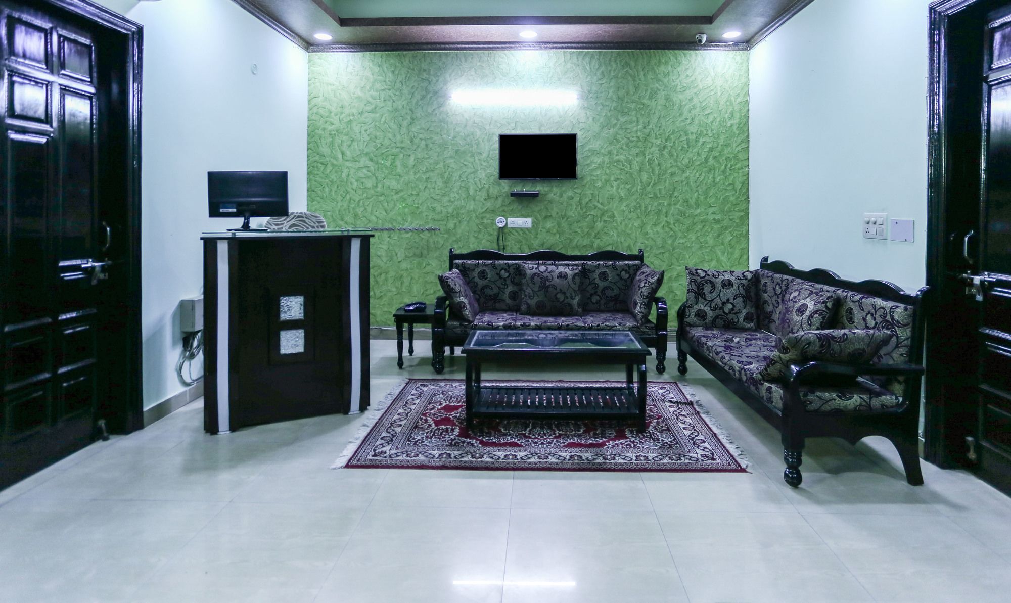 Treebo Trip Sswag 18 Expressway Hotel Noida Exterior photo