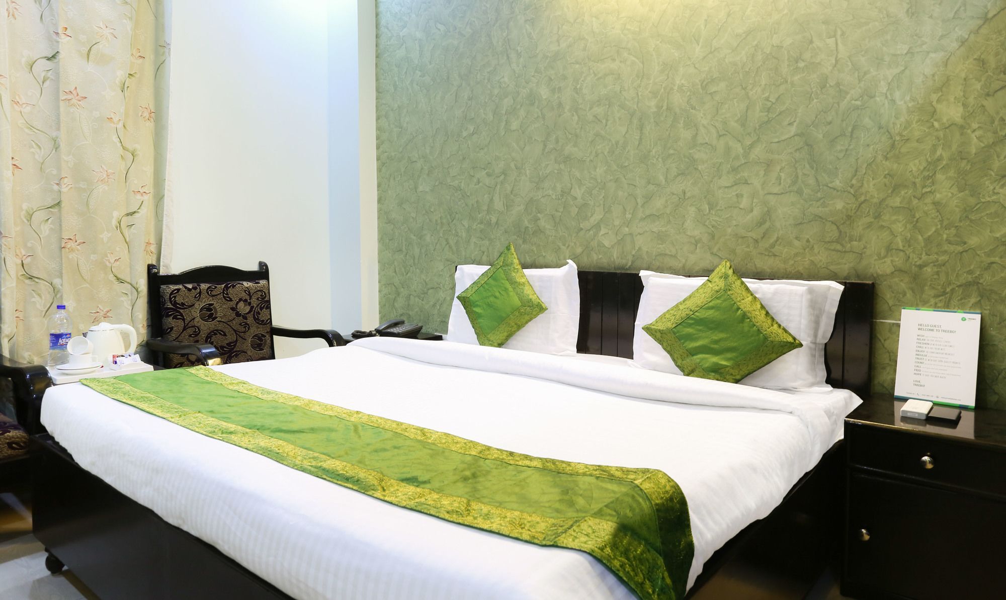 Treebo Trip Sswag 18 Expressway Hotel Noida Exterior photo