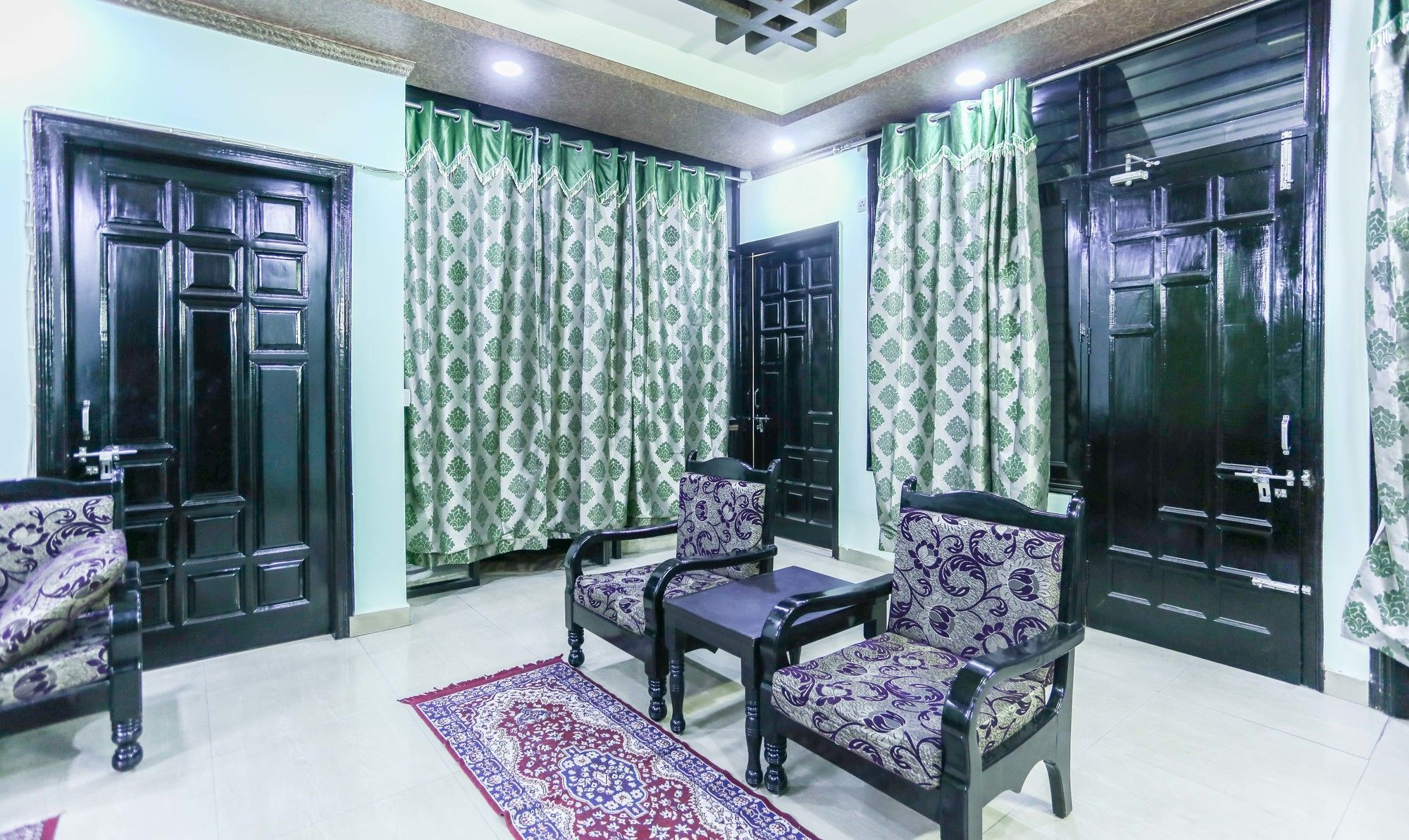 Treebo Trip Sswag 18 Expressway Hotel Noida Exterior photo