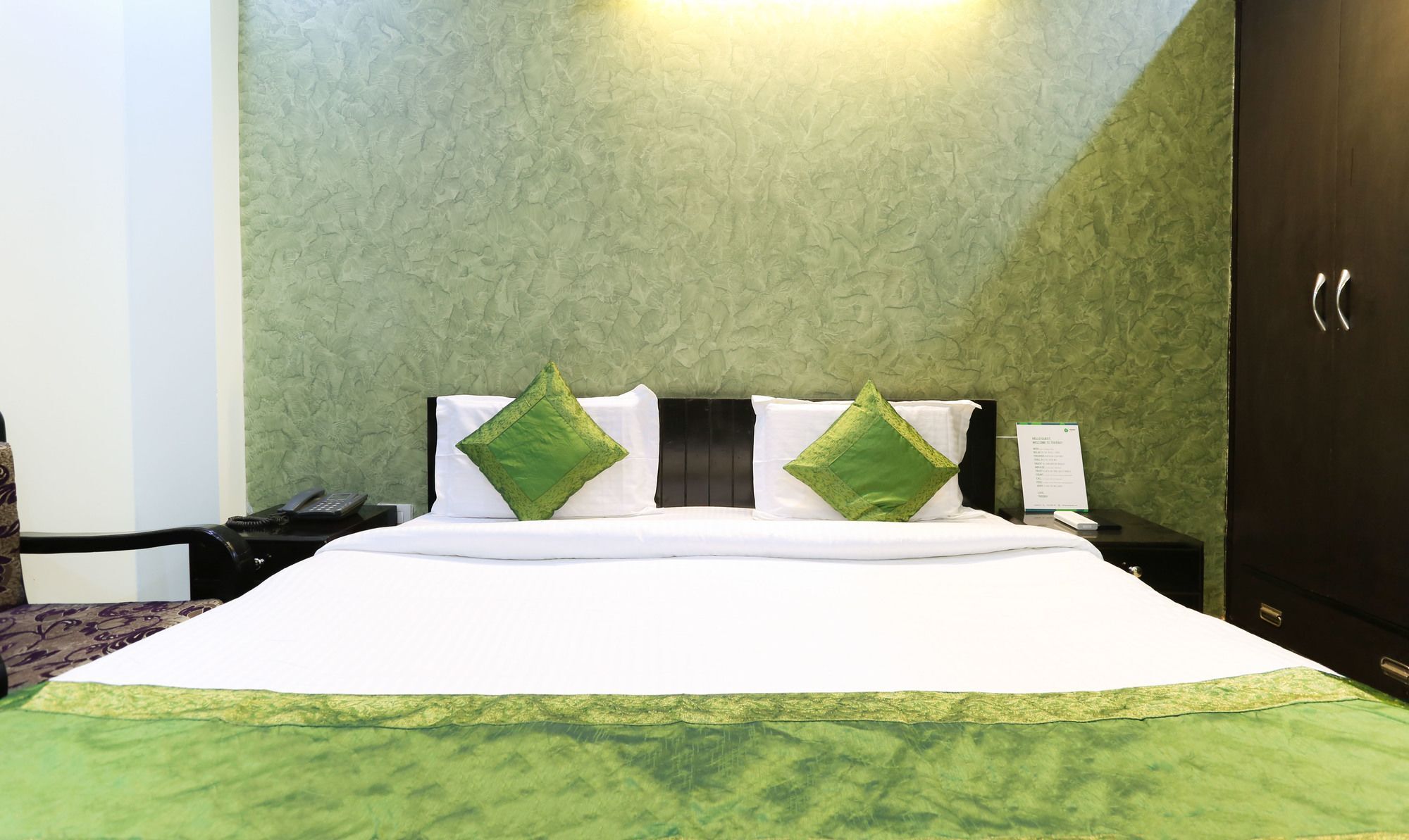 Treebo Trip Sswag 18 Expressway Hotel Noida Exterior photo